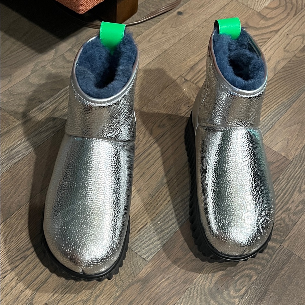 4CCCCEES
Leather Waffo Nui Boots Silver Metallic Ankle Boots with Green Accent - Picture 2 of 5